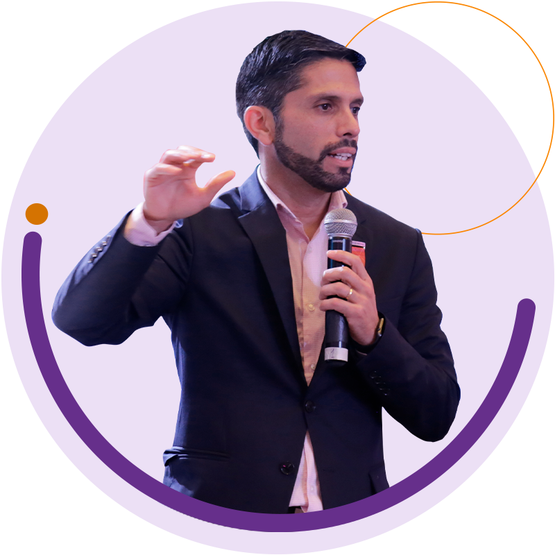 Empresario OMNILIFE capacitando a su organización